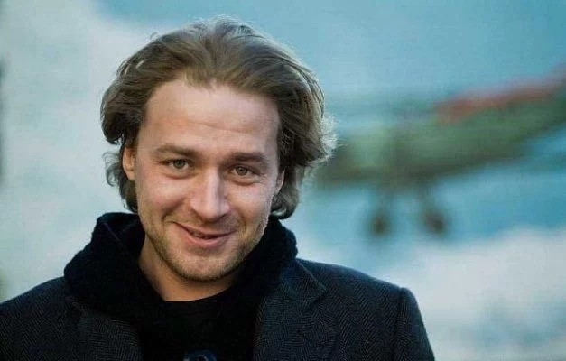 Александра богданова встречается с знаменитым актером на 15 лет ее старше: фото