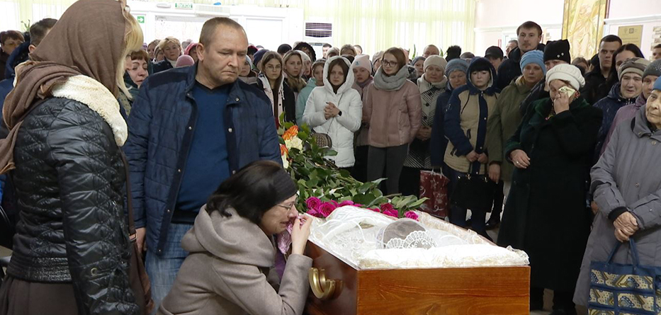 Все люди умирают, скажете вы. но не пятая же часть одного отдельно взятого проекта! из двадцати претендентов на призовые деньги умер каждый пятый: жанна фриске, децл, яна волкова и юлия началова...