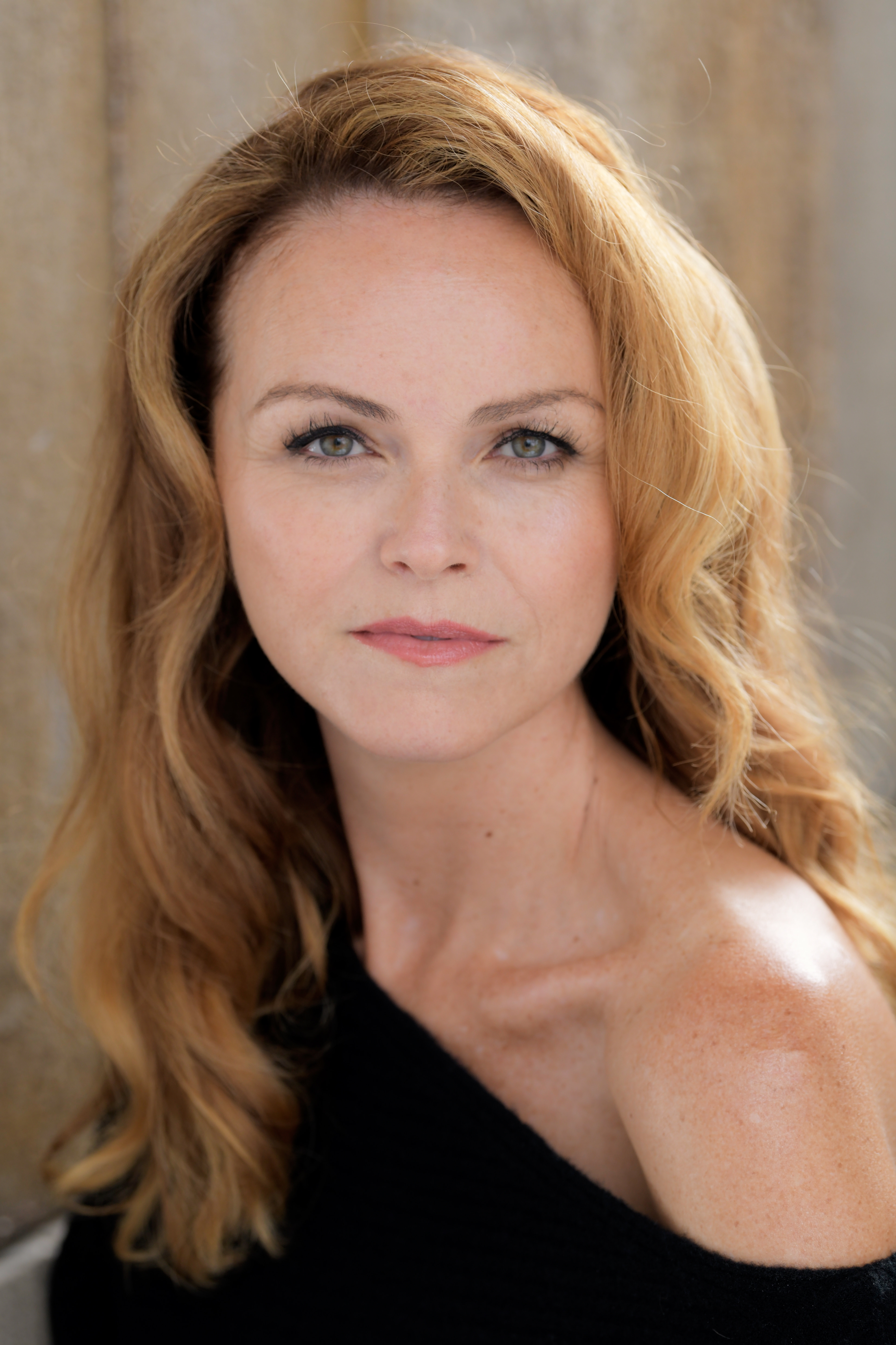 Anna-louise plowman married actor toby stephens in 2001
