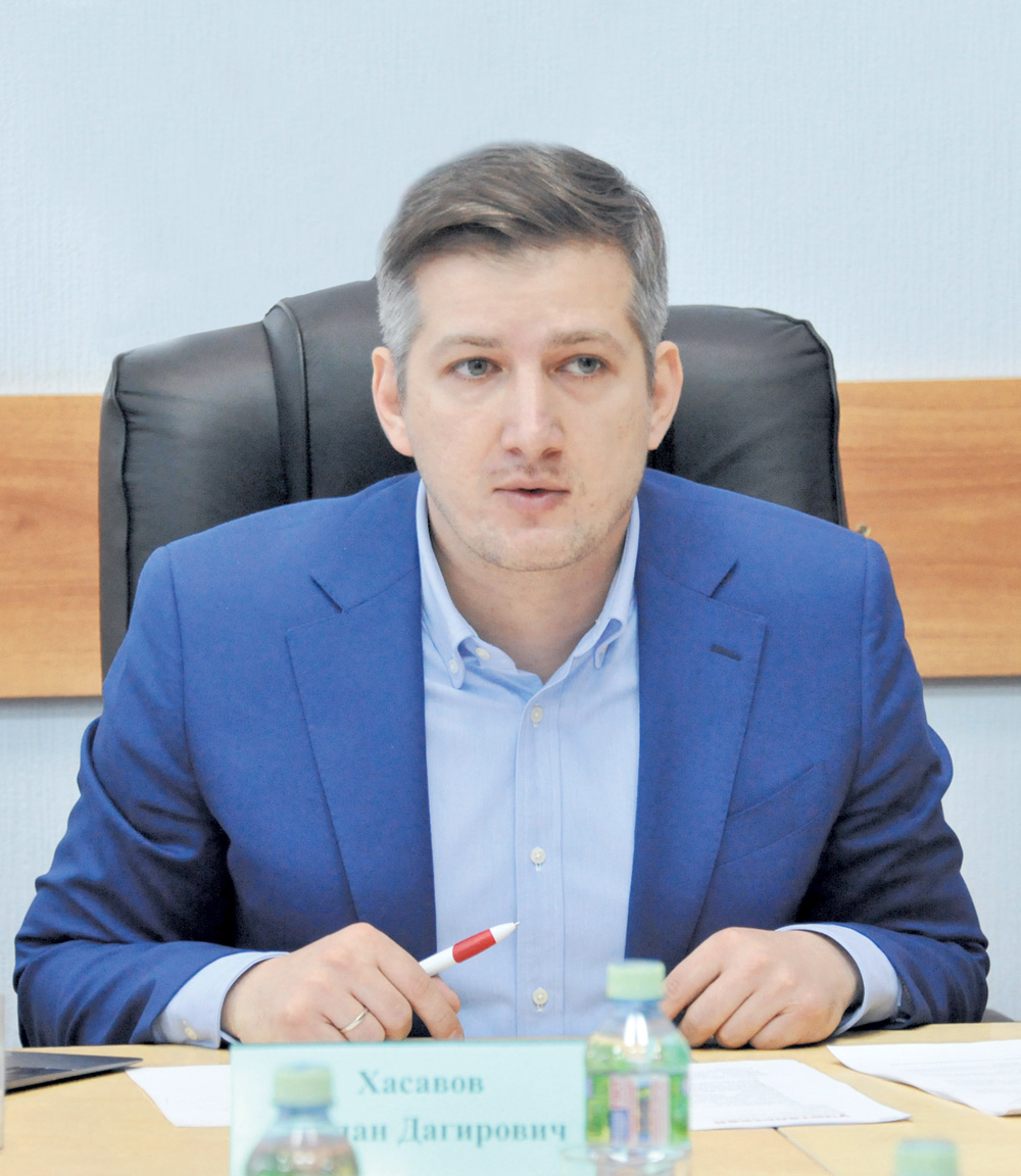 Arslan khasavov: biography