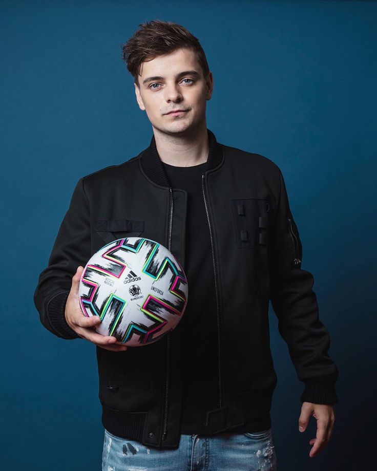 Martin garrix biography: net worth, age, songs, photos, instagram, wikipedia