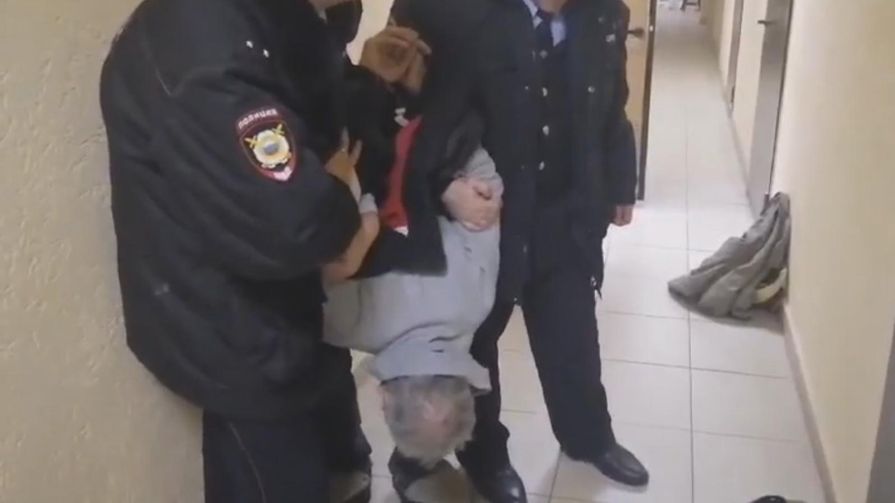 17-летняя девушка покончила с собой:  родной дед на протяжении долгого времени насиловал внучку и она была беременна от него » лента новостей казахстана - kazlenta.kz