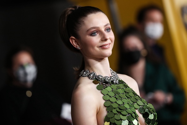 Thomasin mckenzie: dating history & exes