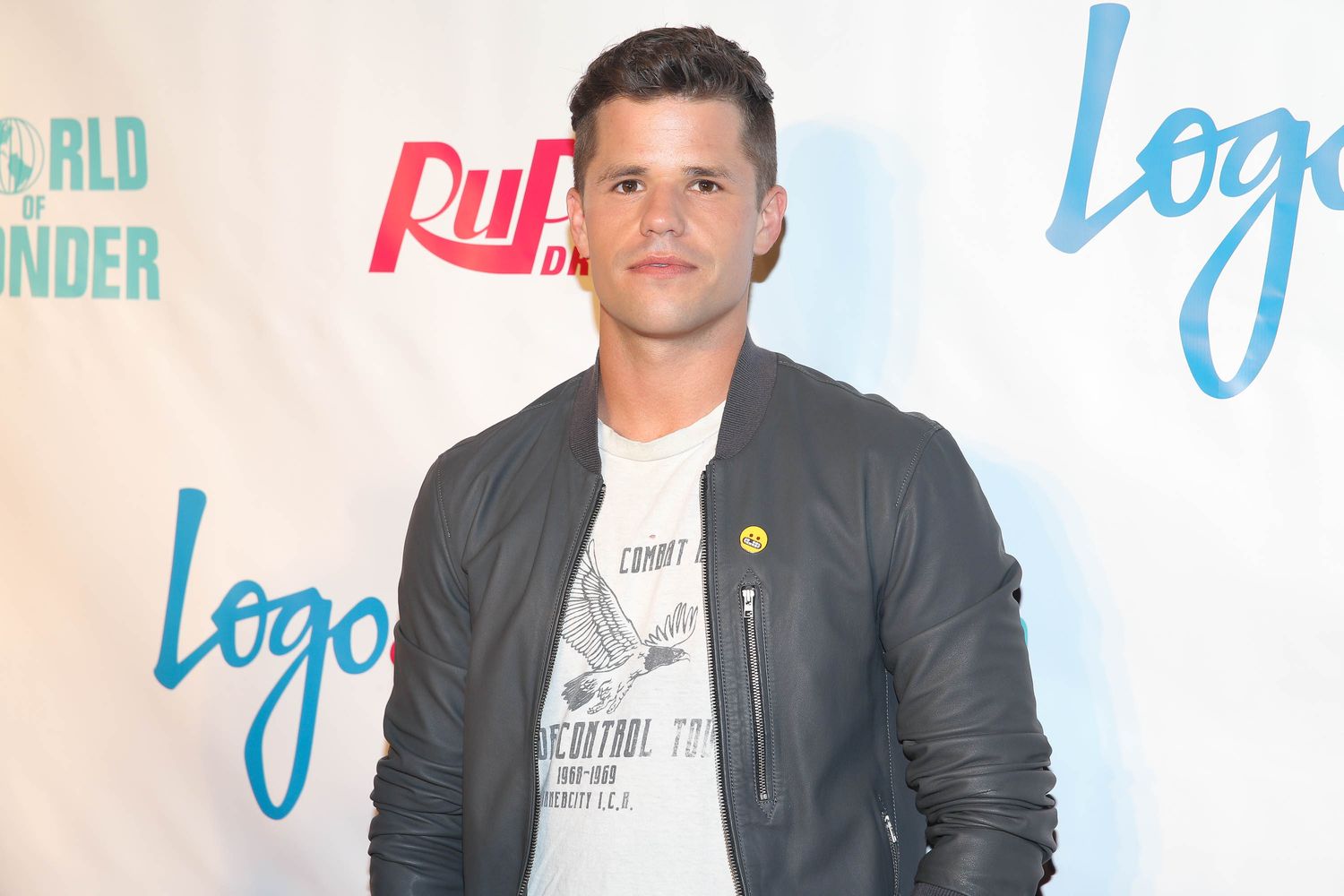Who is charlie carver? who is his boyfriend? twins, age, bio