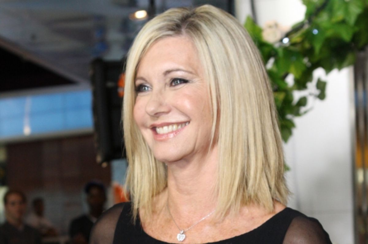 Olivia newton-john songs, age, height, married, husband, divorce, children, net worth, wiki-bio