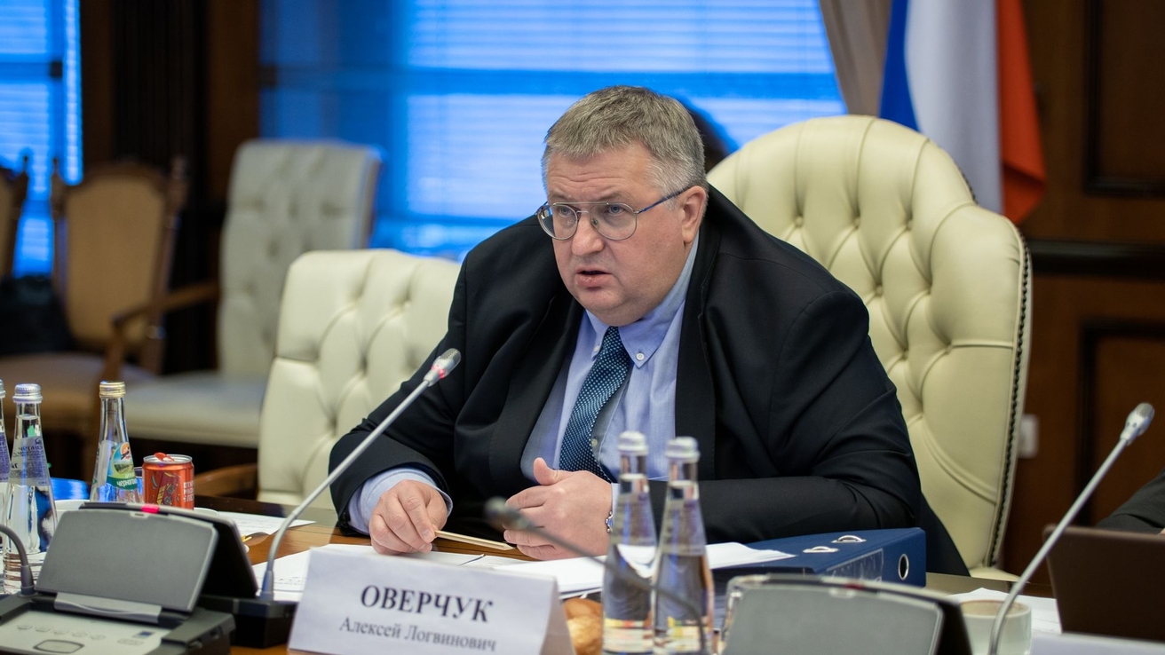 Алексей оверчук: вечный заместитель михаила мишустина