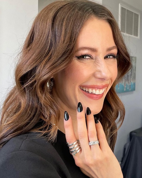 Amanda crew height weight body measurements bra size