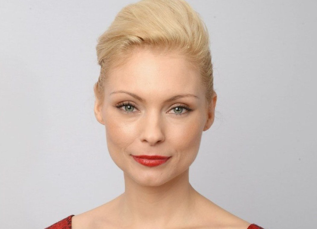 Myanna buring