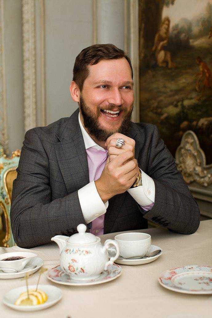 Петр аксенов биография творческий путь художник ювелир. ювелир петр аксенов о смерти брендов, «войне и мире» и теплохладной вере. о команде новой версии «войны и мира»